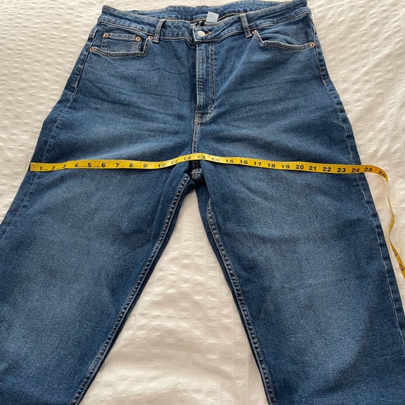 sz 16 H&M turned up mom's jeans NWT very trendy this Fall - Picture 3 of 13